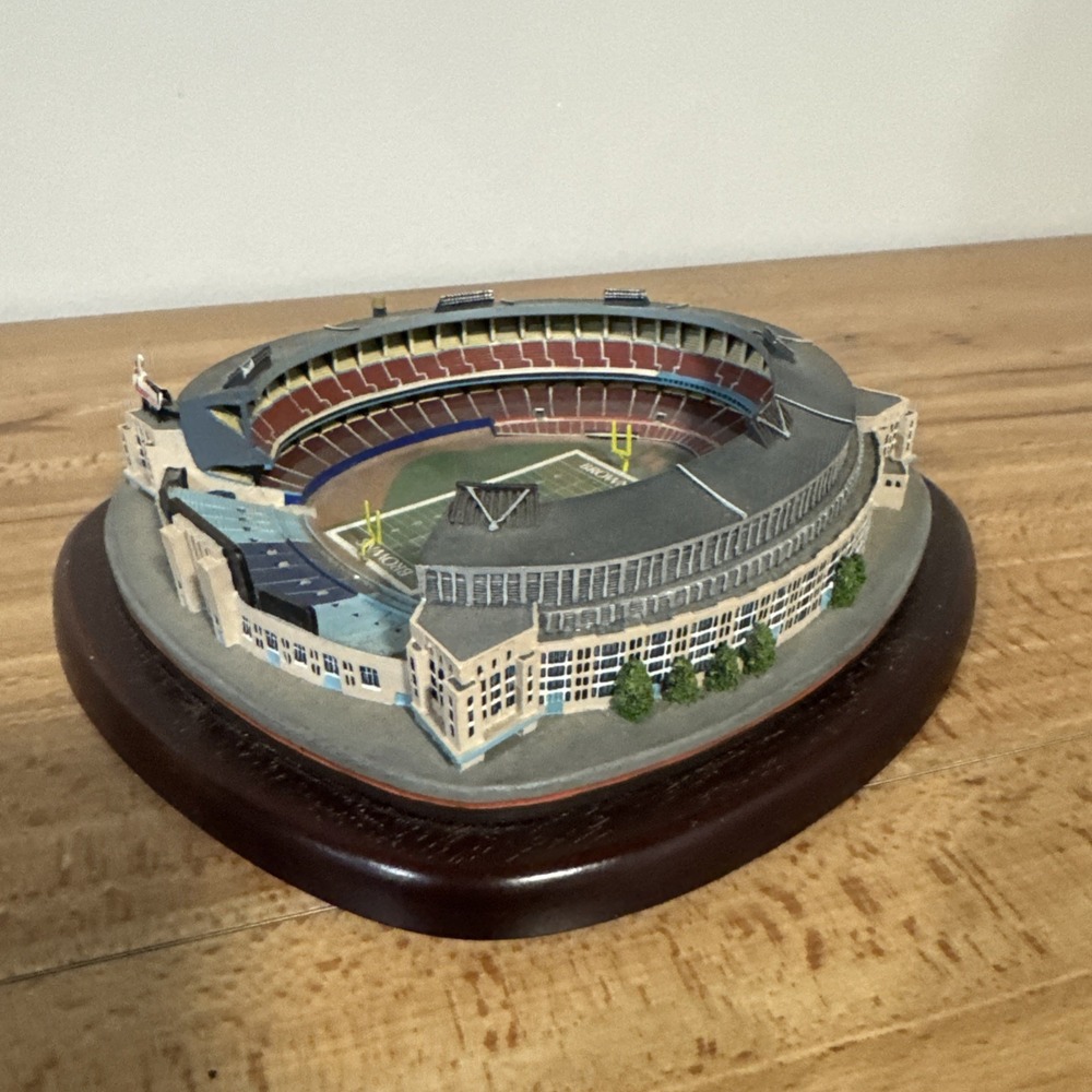 Municipal Stadium Old Home Of The Cleveland Browns NFL Replica Danbury Mint - Picture 4 of 6